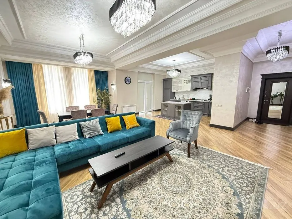 Продаётся 3-комнатная квартира, 135 м², 5/6 этаж — Яккасарайский район